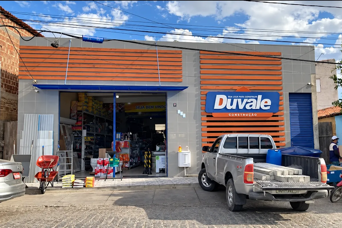 Fachada da Duvale Construção na Rua Bonifácio Nóbrega, 851, bairro São José, em Santa Luzia - PB